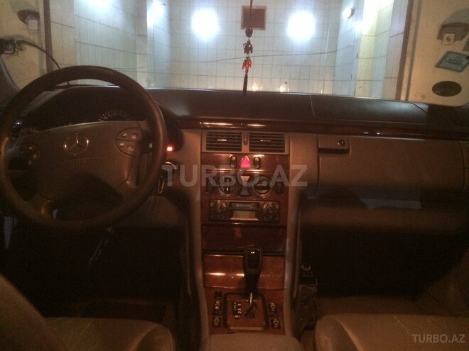 Mercedes E 200 2001, 196,000 km - 2.0 l - Bakı
