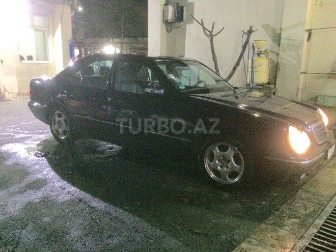 Mercedes E 200 2001, 196,000 km - 2.0 l - Bakı