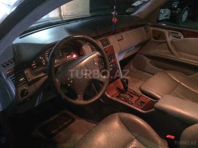 Mercedes E 200 2001, 196,000 km - 2.0 l - Bakı