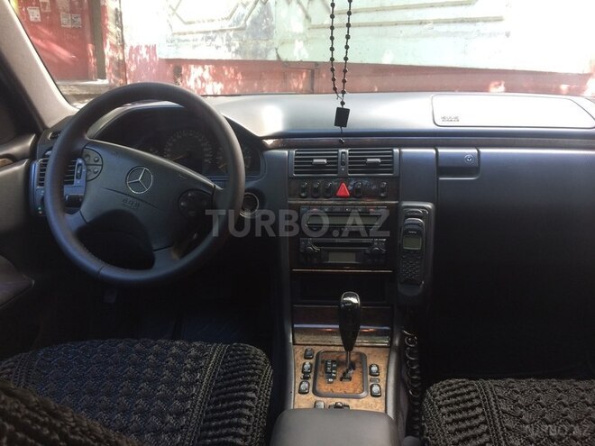Mercedes E 260 2000, 295,420 km - 2.6 l - Sumqayıt