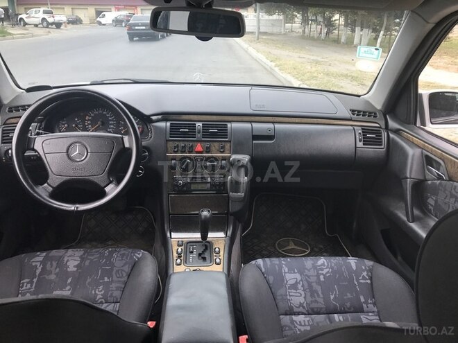 Mercedes E 240 1999, 250,000 km - 2.4 l - Sumqayıt