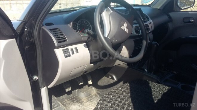 Mitsubishi L200 2013, 100,000 km - 0.3 l - Bakı