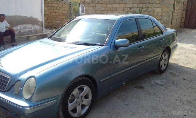 Mercedes E 220 2002, 300,000 km - 2.2 l - Bakı