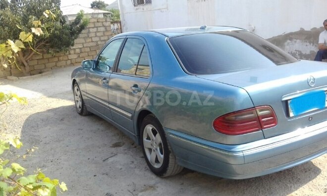 Mercedes E 220 2002, 300,000 km - 2.2 l - Bakı