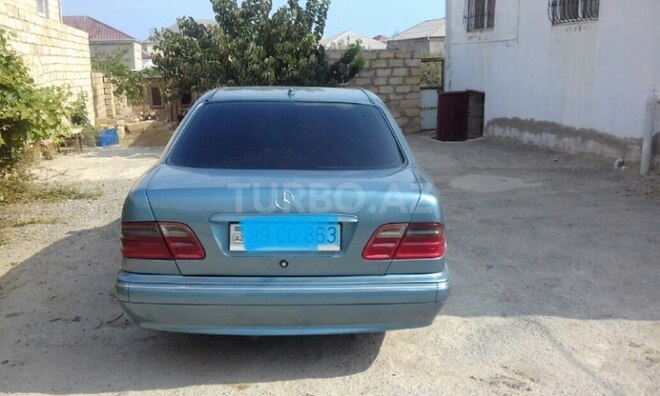 Mercedes E 220 2002, 300,000 km - 2.2 l - Bakı