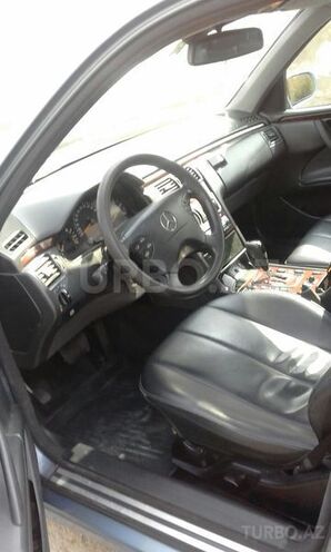 Mercedes E 220 2002, 300,000 km - 2.2 l - Bakı