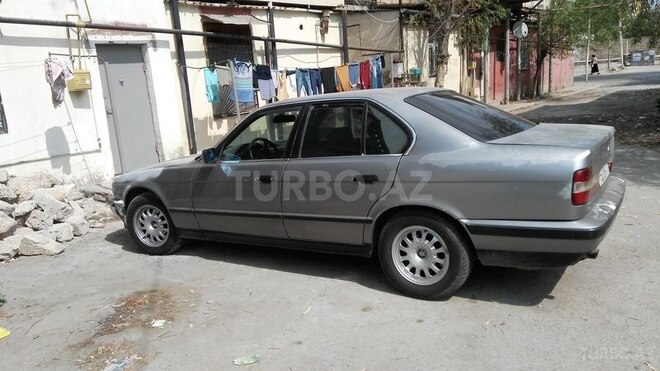 BMW 535 1988, 300,000 km - 3.5 л - Bakı