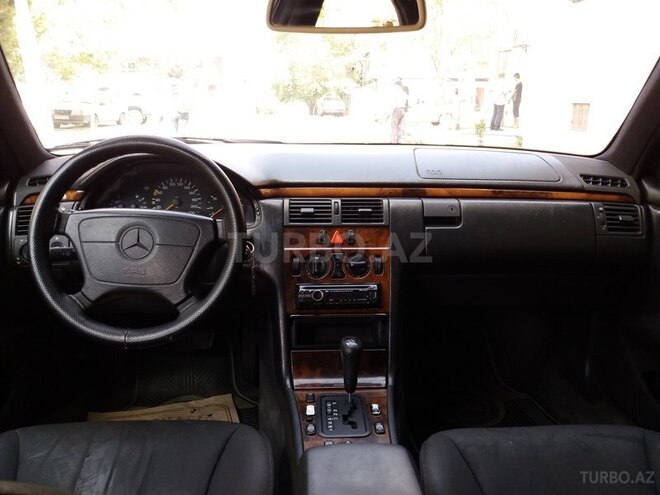 Mercedes E 220 1998, 416,200 km - 2.2 l - Bakı