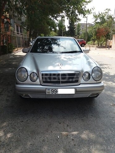 Mercedes E 220 1998, 416,200 km - 2.2 l - Bakı