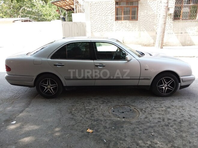 Mercedes E 220 1998, 416,200 km - 2.2 l - Bakı