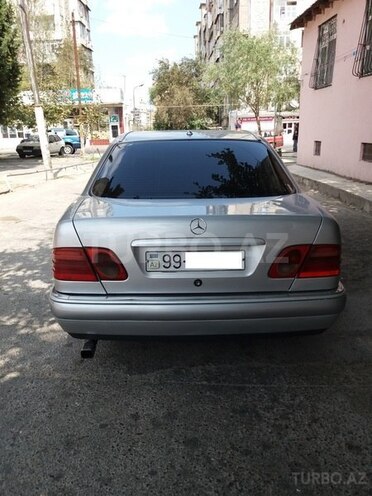 Mercedes E 220 1998, 416,200 km - 2.2 l - Bakı