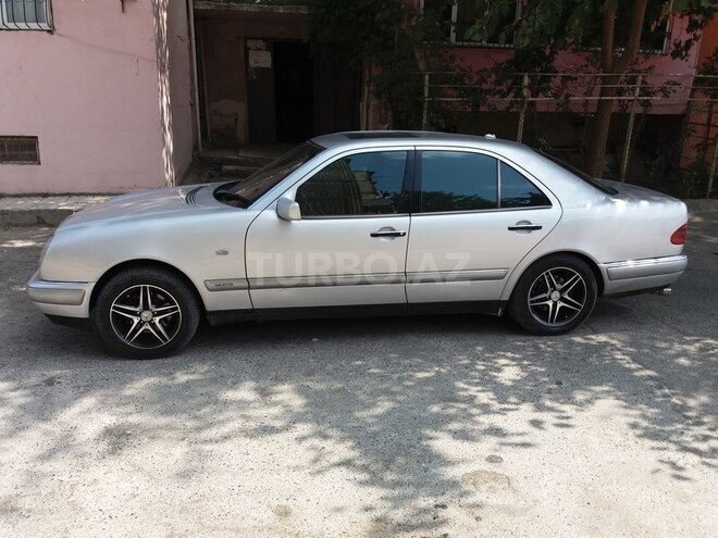 Mercedes E 220 1998, 416,200 km - 2.2 l - Bakı