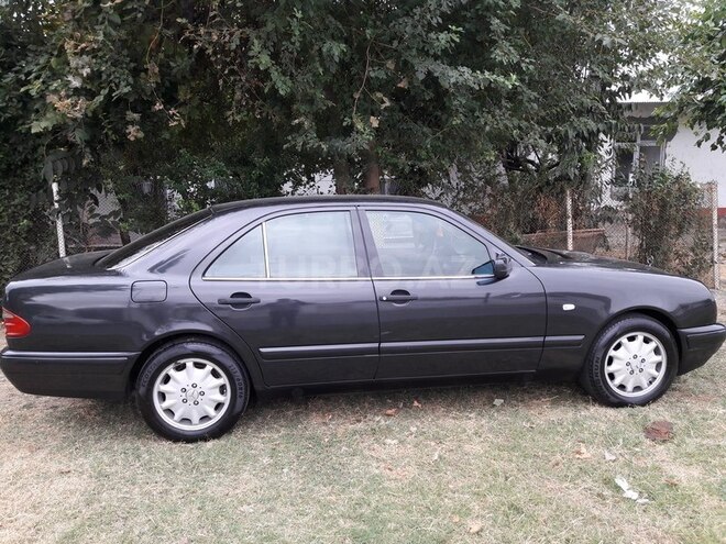 Mercedes E 230 1996, 420,000 km - 2.3 l - Göyçay