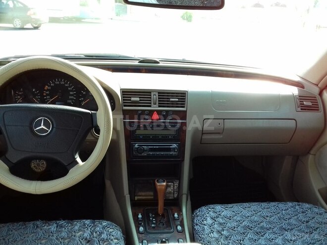 Mercedes C 220 2000, 300,000 km - 2.2 л - Sumqayıt