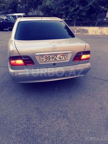 Mercedes E 270 2001, 260,000 km - 2.7 л - Bakı