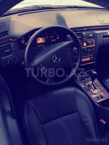 Mercedes E 270 2001, 260,000 km - 2.7 л - Bakı