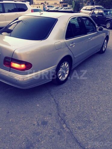 Mercedes E 270 2001, 260,000 km - 2.7 л - Bakı