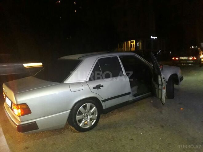 Mercedes E 230 1987, 200,000 km - 2.3 l - Bakı