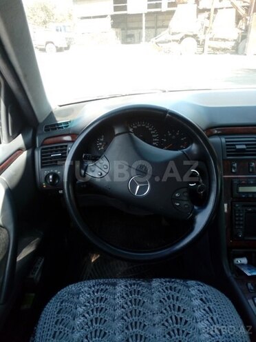 Mercedes E 270 2000, 250,000 km - 2.7 l - Bakı