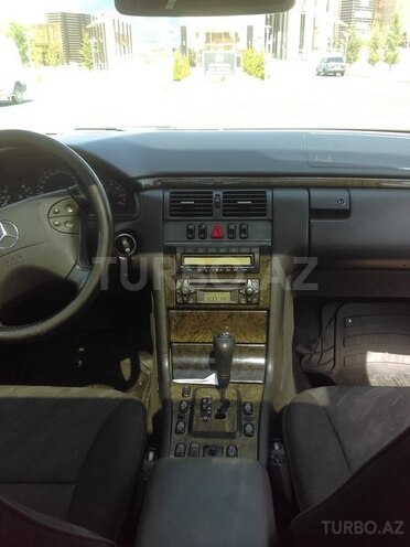 Mercedes E 320 2000, 225,500 km - 3.2 l - Qax