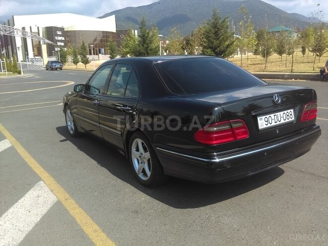 Mercedes E 320 2000, 225,500 km - 3.2 l - Qax