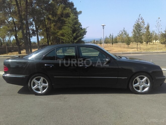 Mercedes E 320 2000, 225,500 km - 3.2 l - Qax