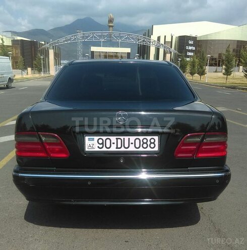 Mercedes E 320 2000, 225,500 km - 3.2 l - Qax