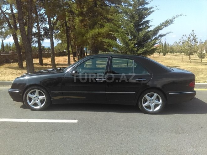 Mercedes E 320 2000, 225,500 km - 3.2 l - Qax
