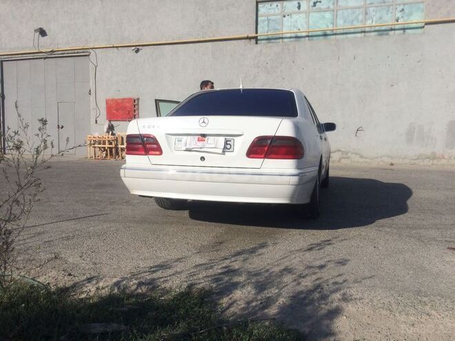 Mercedes E 240 2001, 287,000 km - 2.6 l - Bakı