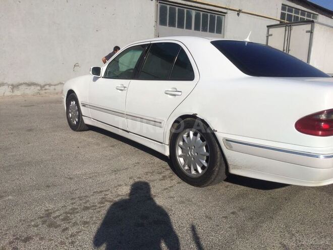 Mercedes E 240 2001, 287,000 km - 2.6 l - Bakı