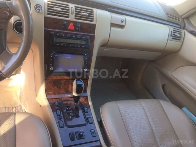 Mercedes E 240 2001, 287,000 km - 2.6 l - Bakı