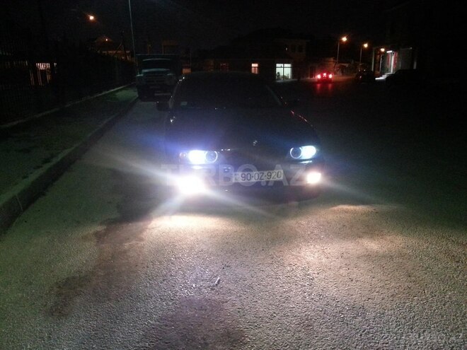 BMW 528 1997, 330,000 km - 2.8 l - Bakı