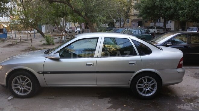 Opel Vectra 1998, 175,000 km - 2.0 l - Sumqayıt