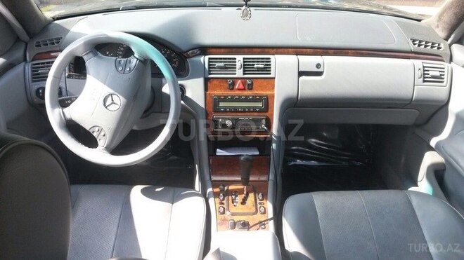 Mercedes E 240 1999, 246,000 km - 2.4 l - Qusar