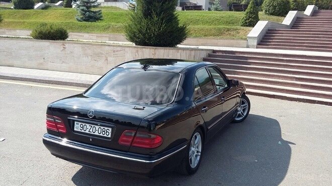 Mercedes E 240 1999, 246,000 km - 2.4 l - Qusar