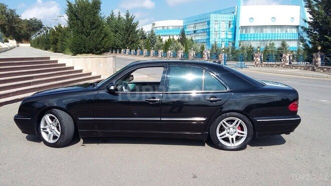 Mercedes E 240 1999, 246,000 km - 2.4 l - Qusar