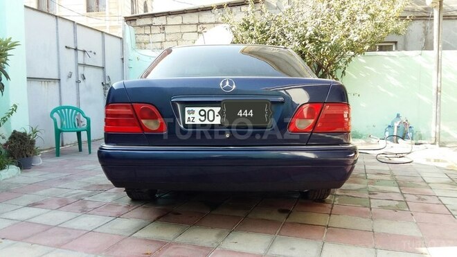 Mercedes E 240 1998, 332,950 km - 2.4 l - Bakı