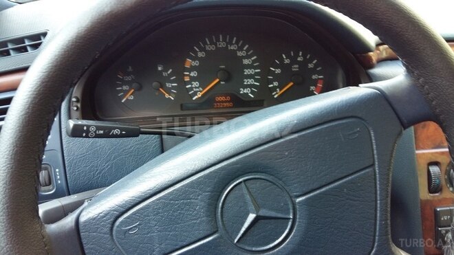 Mercedes E 240 1998, 332,950 km - 2.4 l - Bakı