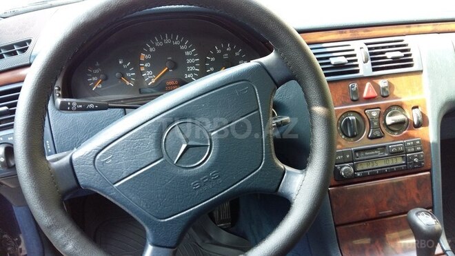 Mercedes E 240 1998, 332,950 km - 2.4 l - Bakı