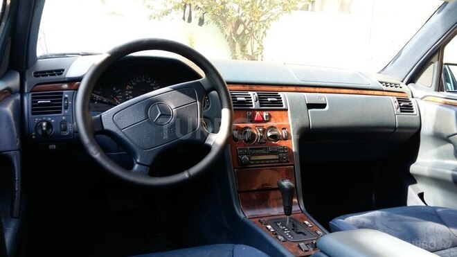 Mercedes E 240 1998, 332,950 km - 2.4 l - Bakı