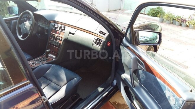 Mercedes E 240 1998, 332,950 km - 2.4 l - Bakı