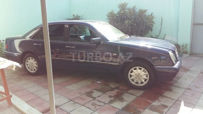 Mercedes E 240 1998, 332,950 km - 2.4 l - Bakı