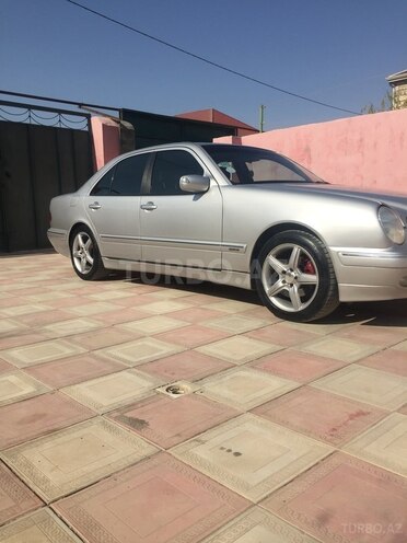 Mercedes E 220 2001, 267,800 km - 2.2 l - Sumqayıt