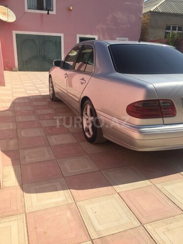 Mercedes E 220 2001, 267,800 km - 2.2 l - Sumqayıt