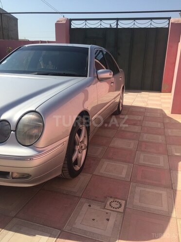 Mercedes E 220 2001, 267,800 km - 2.2 l - Sumqayıt