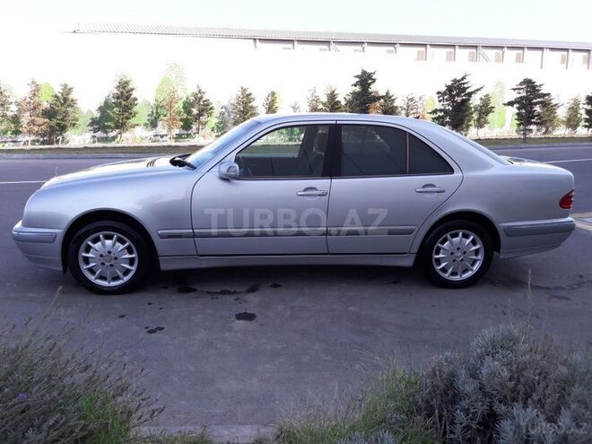 Mercedes E 220 2000, 259,000 km - 2.2 l - Bakı