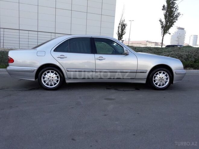 Mercedes E 220 2000, 259,000 km - 2.2 l - Bakı