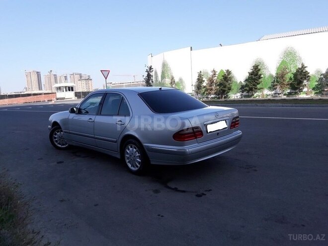 Mercedes E 220 2000, 259,000 km - 2.2 l - Bakı