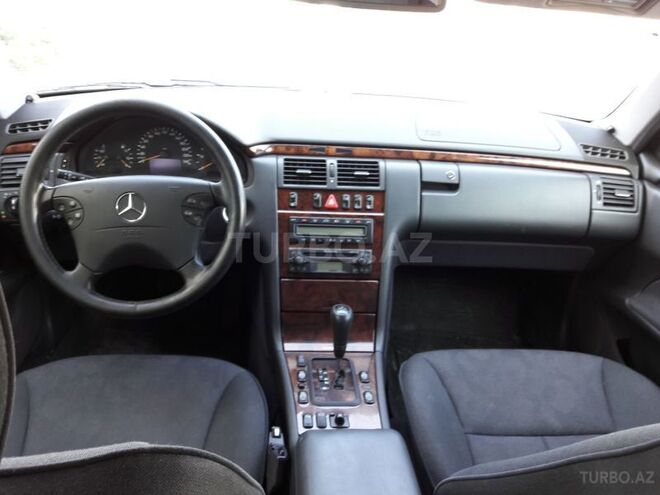 Mercedes E 220 2000, 259,000 km - 2.2 l - Bakı