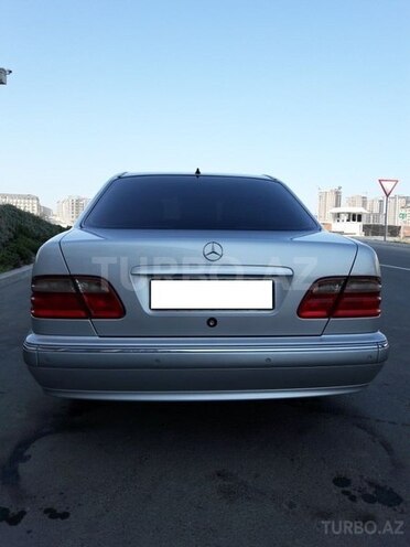 Mercedes E 220 2000, 259,000 km - 2.2 l - Bakı